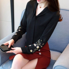 베러댓걸 여성용 봄 가을 긴소매 플라워 소매자수 리본 블라우스