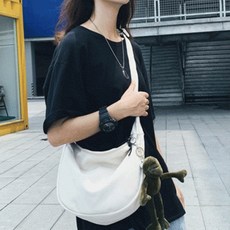 여성 반달 크로스백 캔버스백 대학생가방 캐주얼 학원 가방 데일리 메신저백 여행 숄더