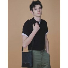 [헤지스] 시그니처 패턴 블랙 가죽 크로스백