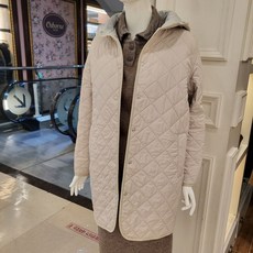 BCBG 비씨비지 봄23 트랜드후드 롱 퀼팅 점퍼 B3A1R135