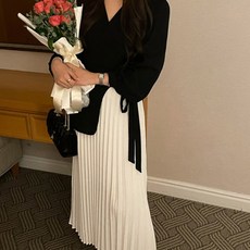[랜덤플레이]브이넥 크로스 벨트 플리츠 롱랩 원피스