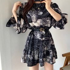 [랜덤플레이] 기하학 프릴 포인트 데이트룩 원피스