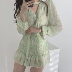 [랜덤플레이] 타이넥 시스루 스모그밴딩 프릴 원피스