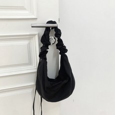 지안글로비스 하프문 셔링 크로스 숄더백
